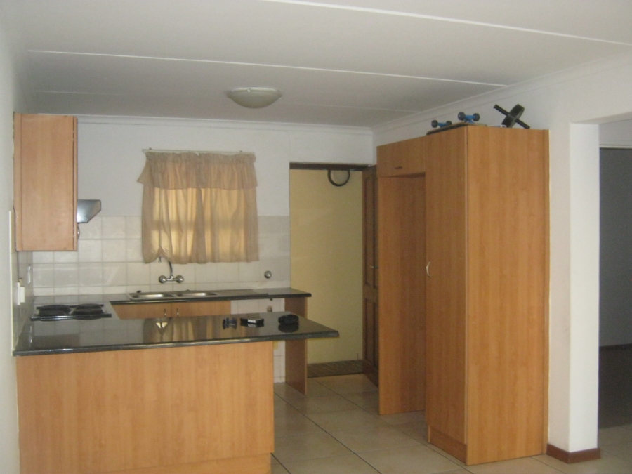 To Let 2 Bedroom Property for Rent in Guldenland Western Cape